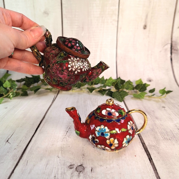 2 Vintage Chinese Cloisonne Small Teapots - Red Gold Florals With Removable Lids - Picture 4 of 6